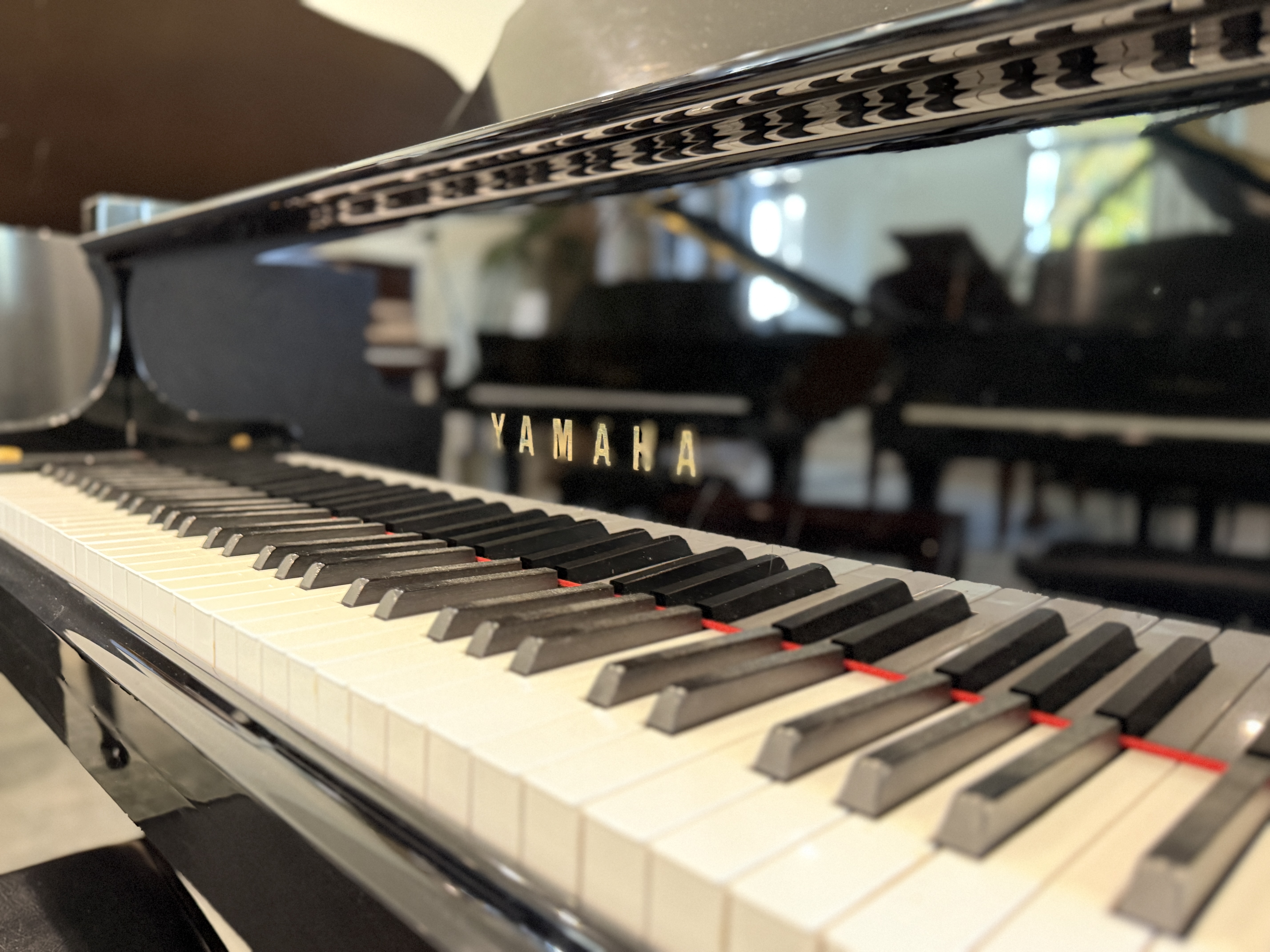 Yamaha C5 Grand Piano in Polished Ebony – Gallery image – Roberts Pianos Houston