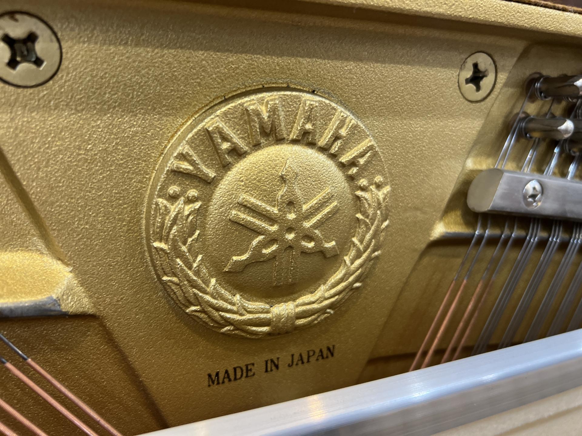 Yamaha M1 Upright Piano in Mahogany – Gallery image – Roberts Pianos Houston