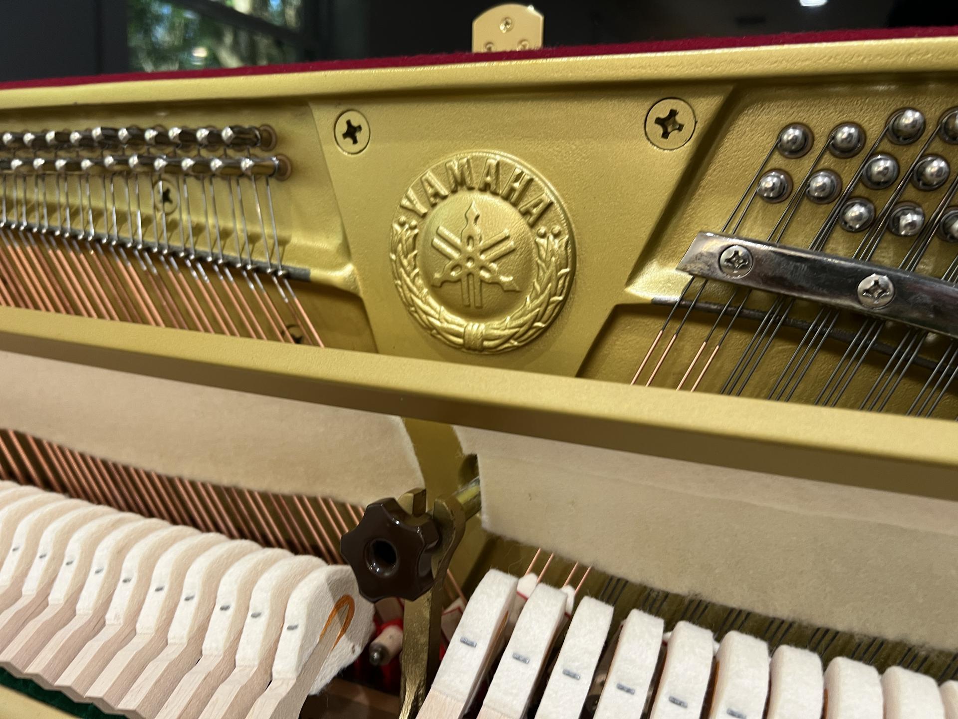 Cable & Nelson (Yamaha) C116 Upright Piano in Black Polyester – Gallery image – Roberts Pianos Houston