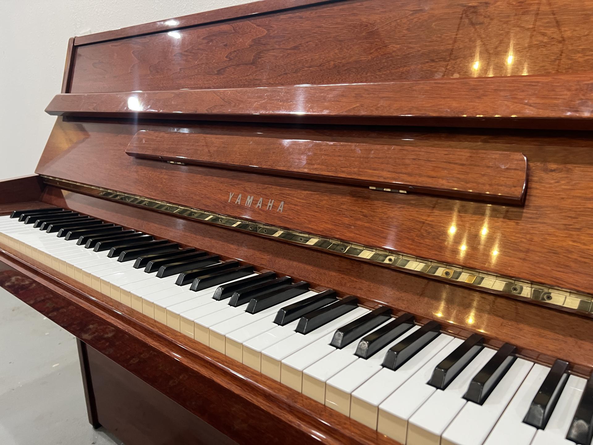 Yamaha M5J Upright Piano in Mahogany – Gallery image – Roberts Pianos Houston