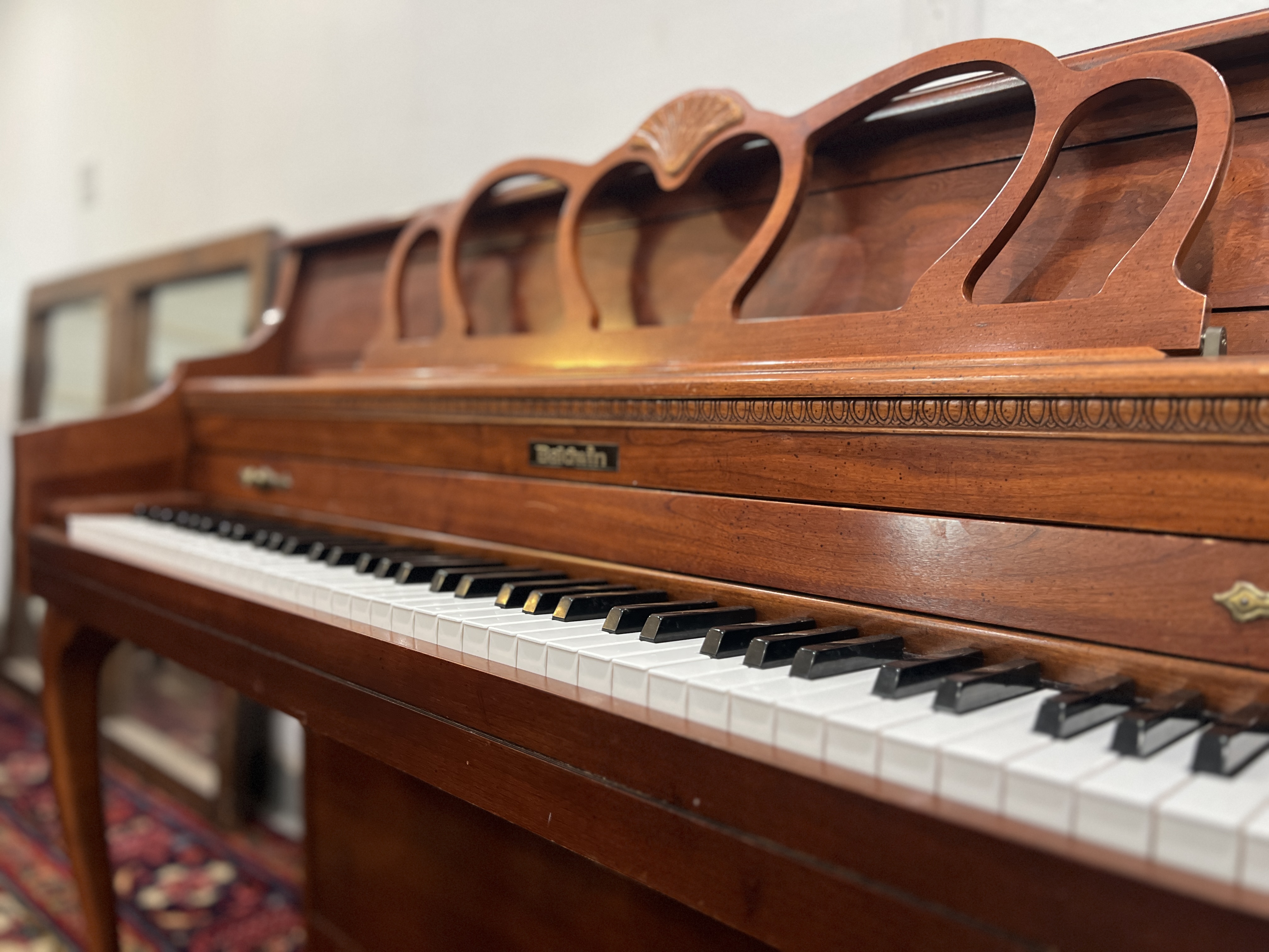 Baldwin Console Piano Piano in Mahogany – Gallery image – Roberts Pianos Houston