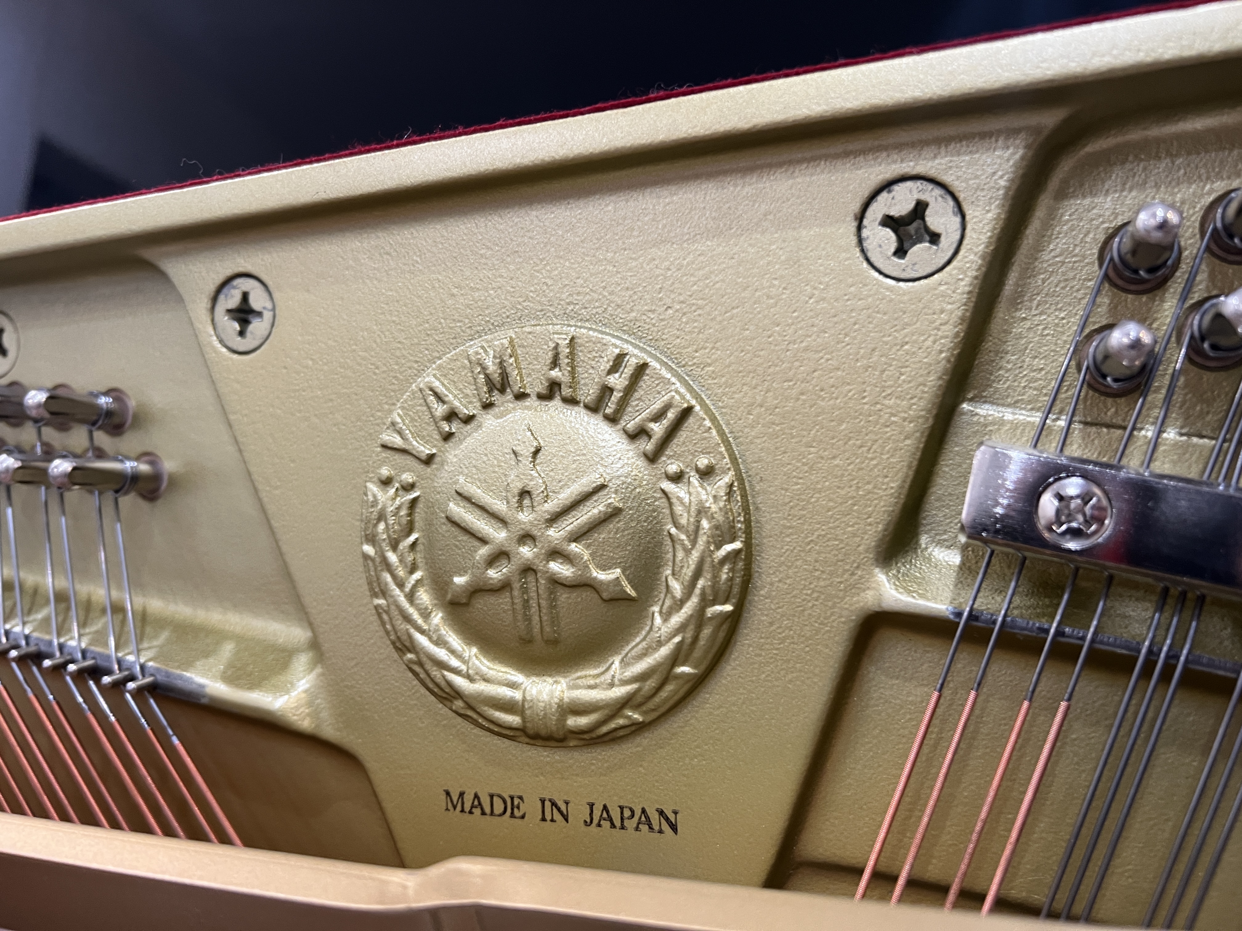 Yamaha T121 Upright Piano in Black Polyester – Gallery image – Roberts Pianos Houston