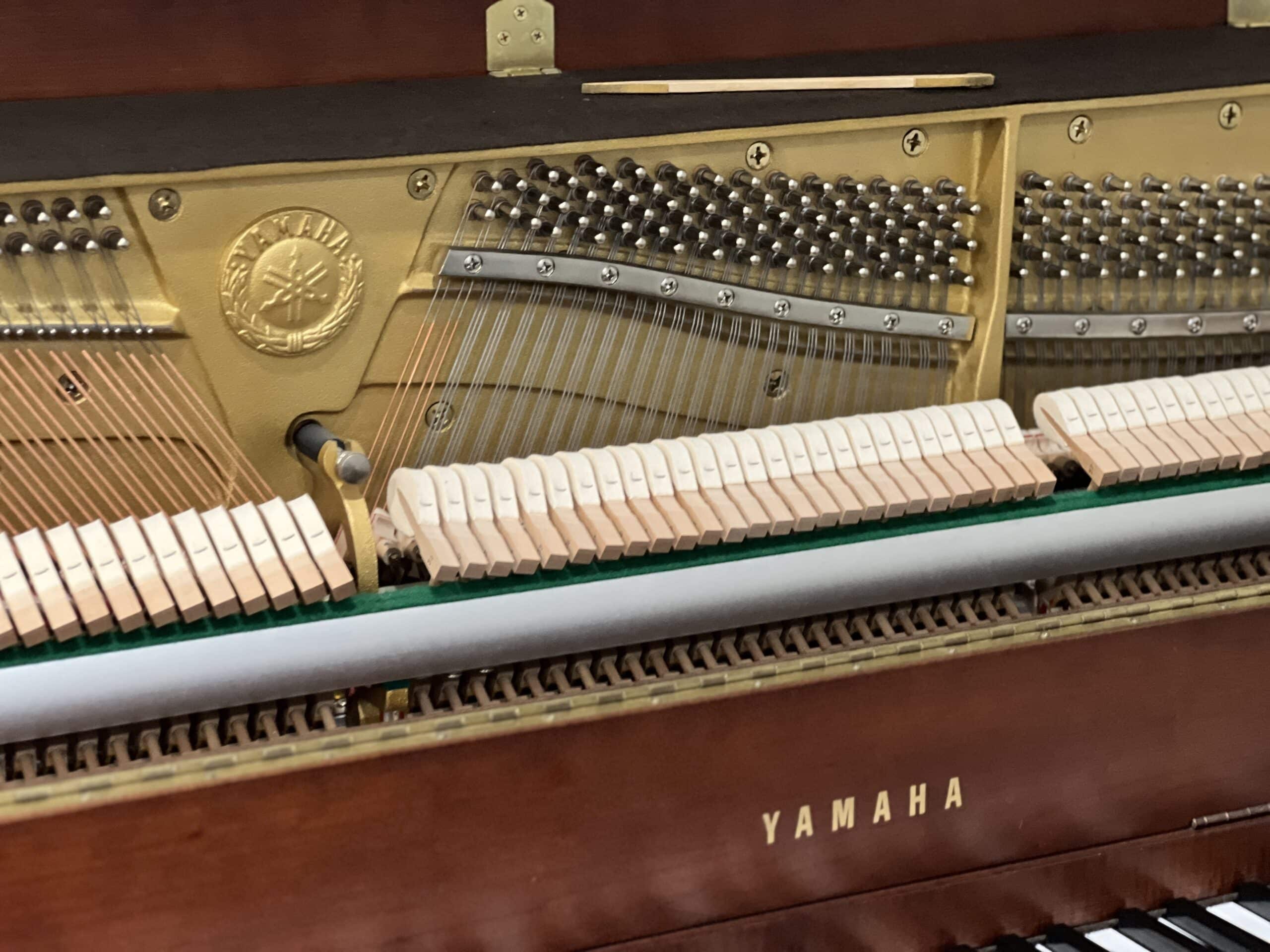 Yamaha M405 Console Piano in Mahogany – Gallery image – Roberts Pianos Houston