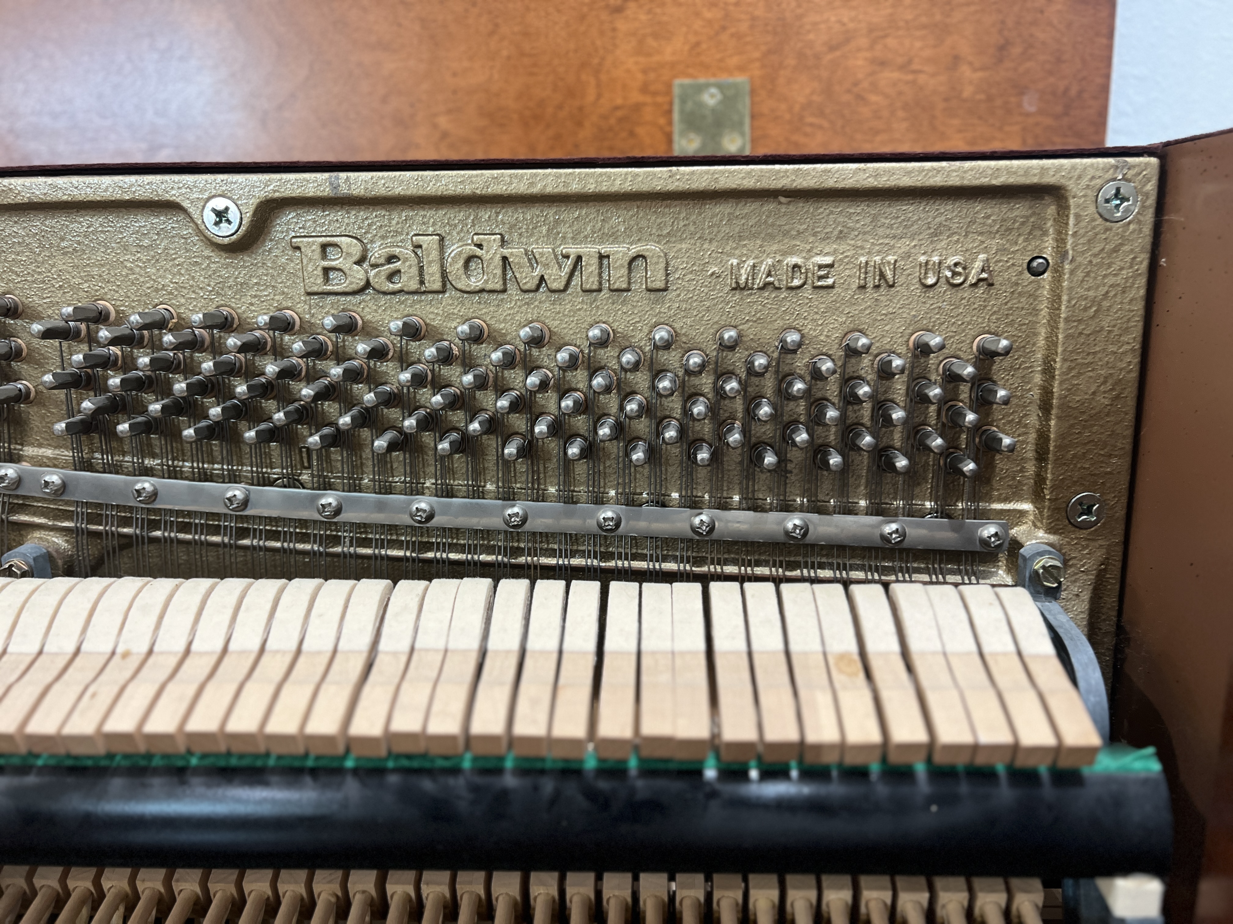 Baldwin Console Piano Piano in Mahogany – Gallery image – Roberts Pianos Houston