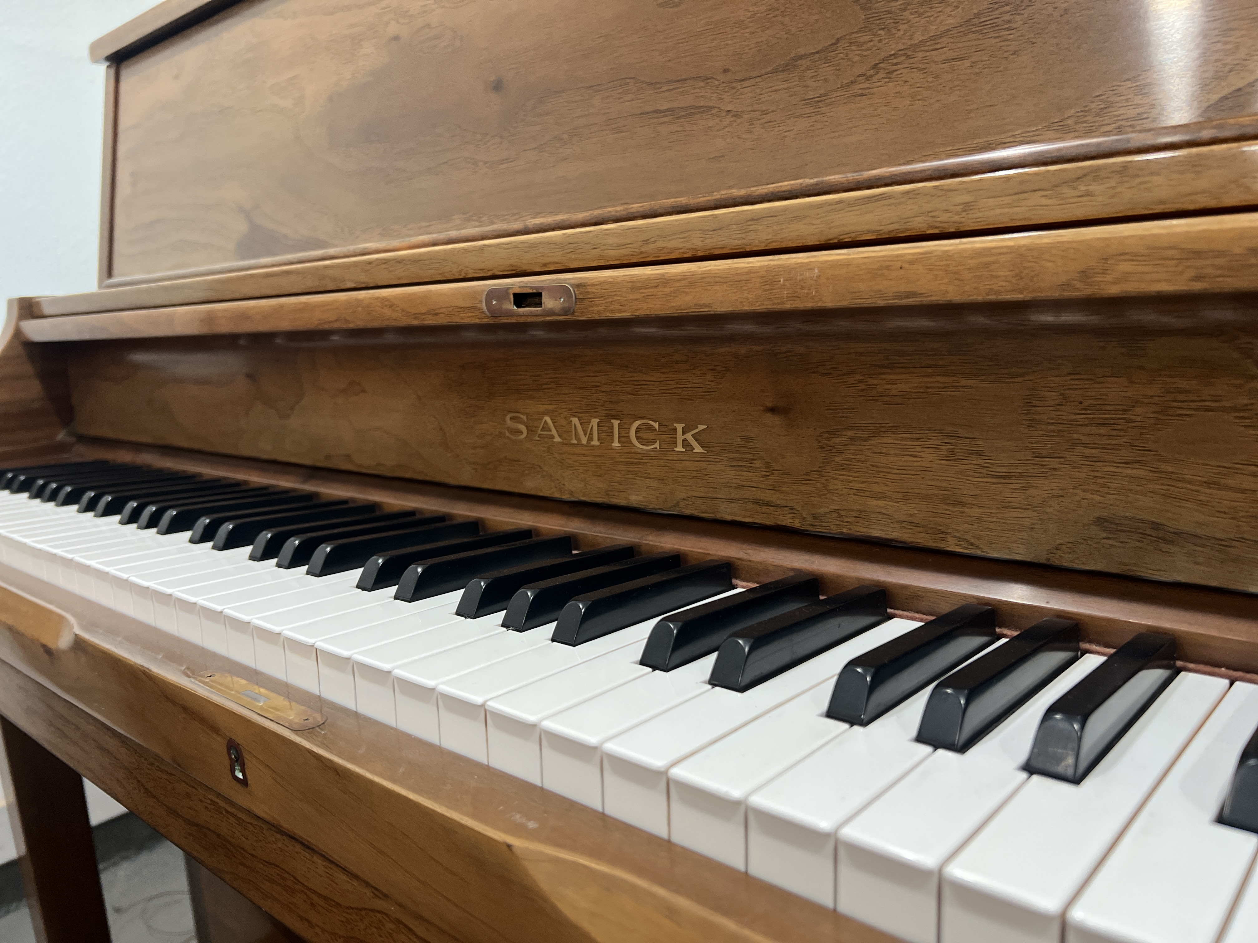 Samick SS3 Upright Piano in Other – Gallery image – Roberts Pianos Houston
