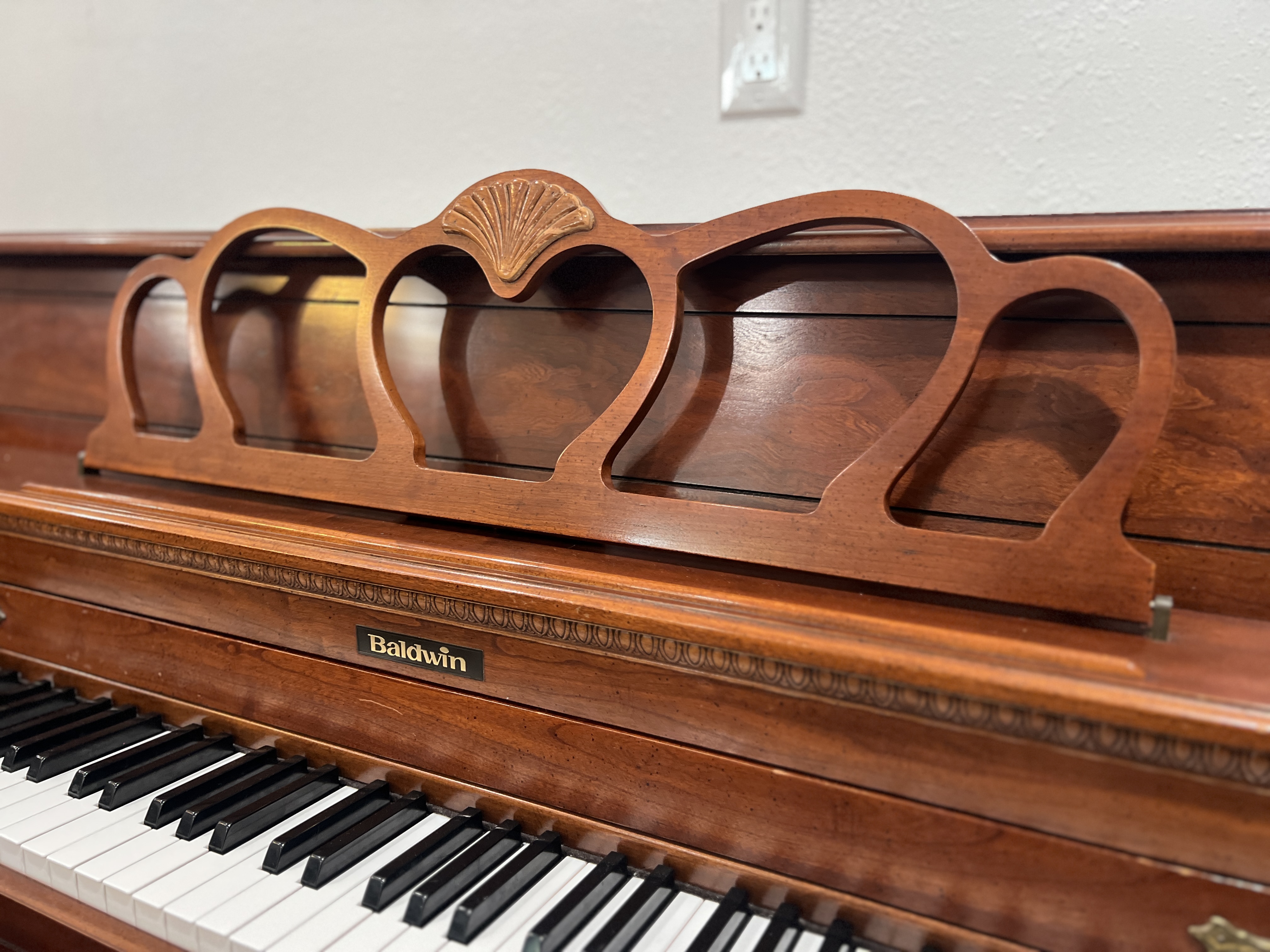 Baldwin Console Piano Piano in Mahogany – Gallery image – Roberts Pianos Houston