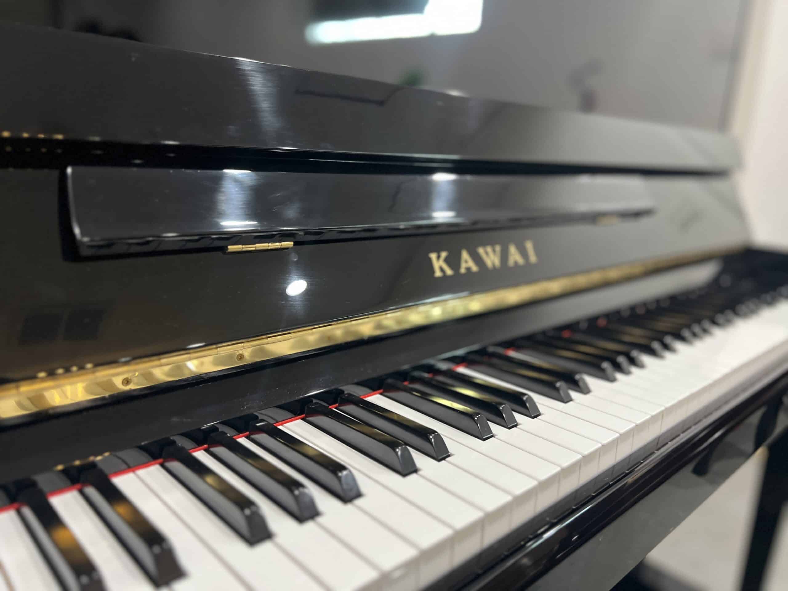 Kawai CX-21 Upright Piano in Black Polyester – Gallery image – Roberts Pianos Houston