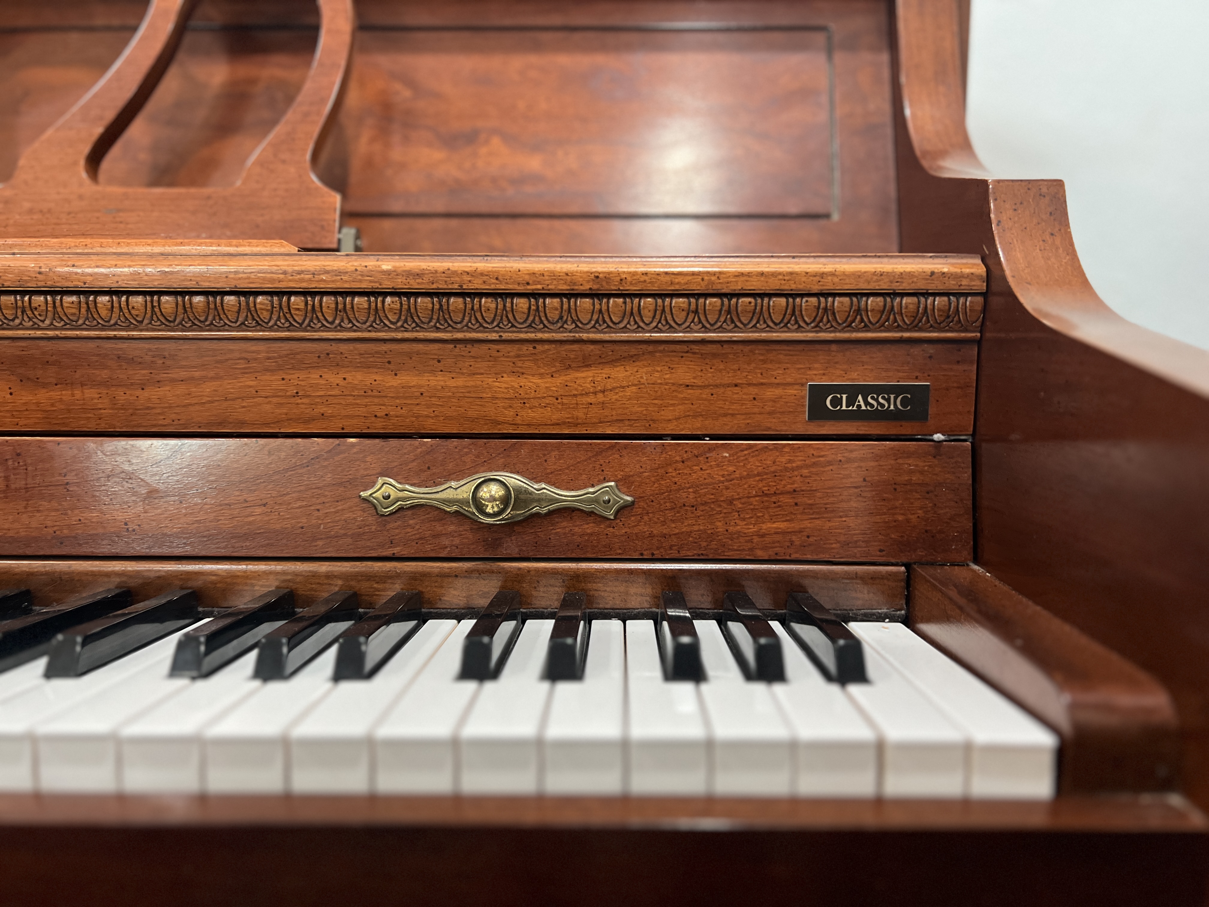 Baldwin Console Piano Piano in Mahogany – Gallery image – Roberts Pianos Houston