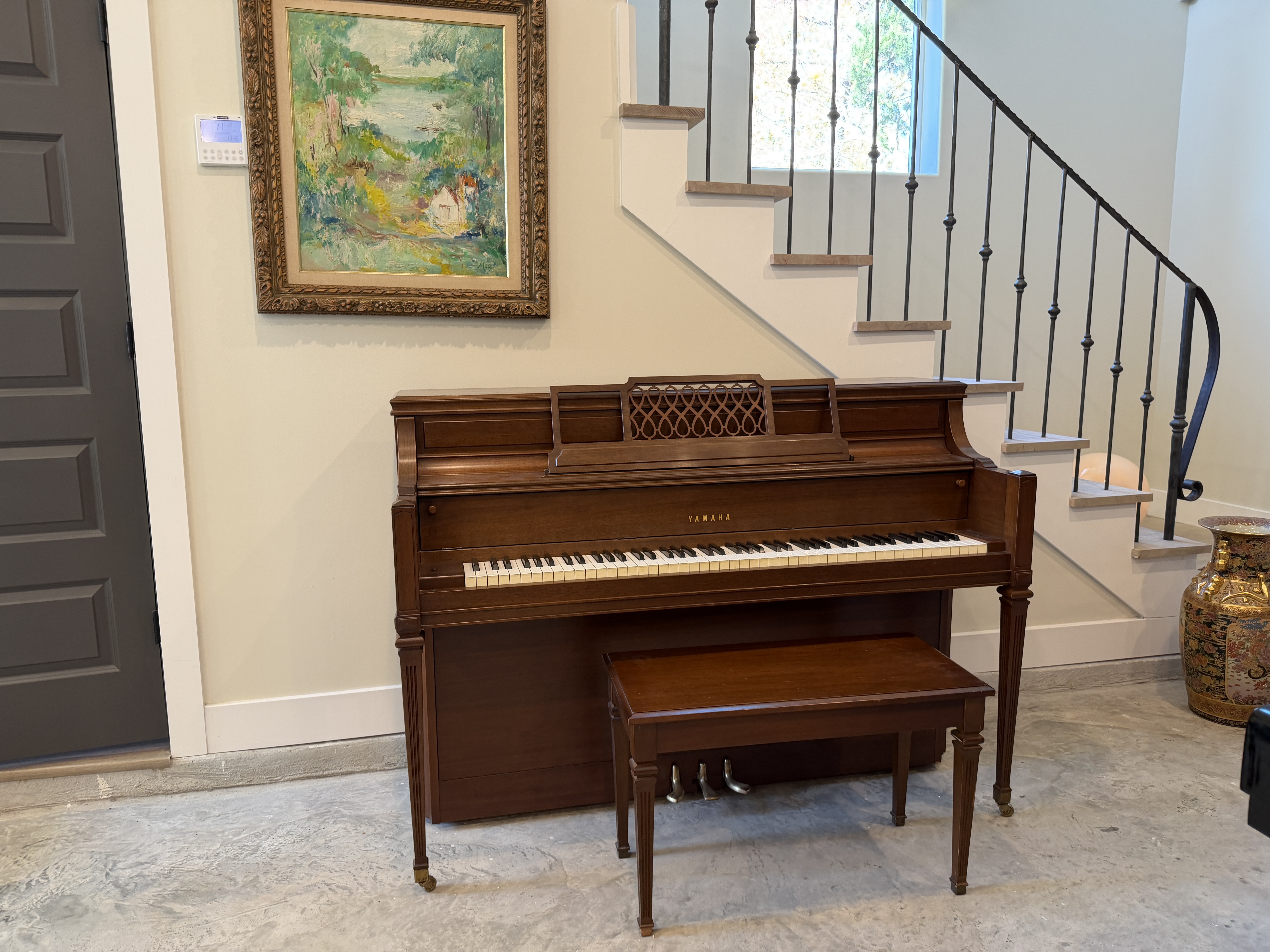 Yamaha Console Piano in Mahogany – Similar instrument – Roberts Pianos Houston